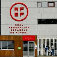 西班牙足协总部在对阵哥伦比亚的比赛前遭到突击搜查：原因和细节