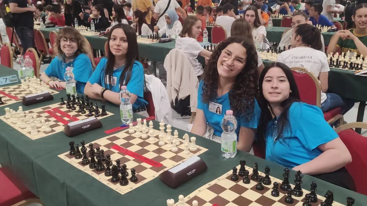 国际象棋，Senorbì Einaudi 的学生登上全国冠军领奖台