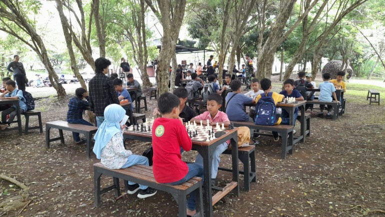 作为学校补课，KCP少年国际象棋Turnanen深受小斗士欢迎